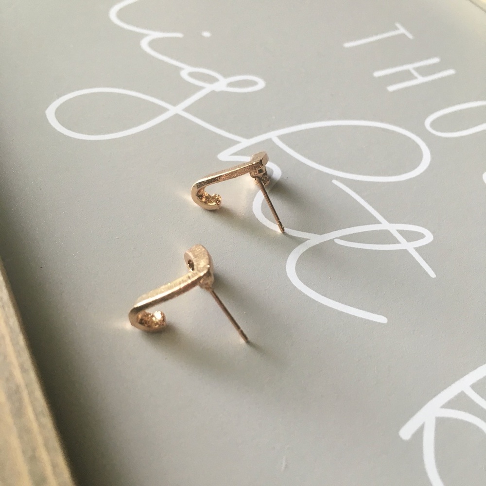 'Hug' Minimalist Triangle Bar Ear Jacket Earrings - Picture 7 of 10